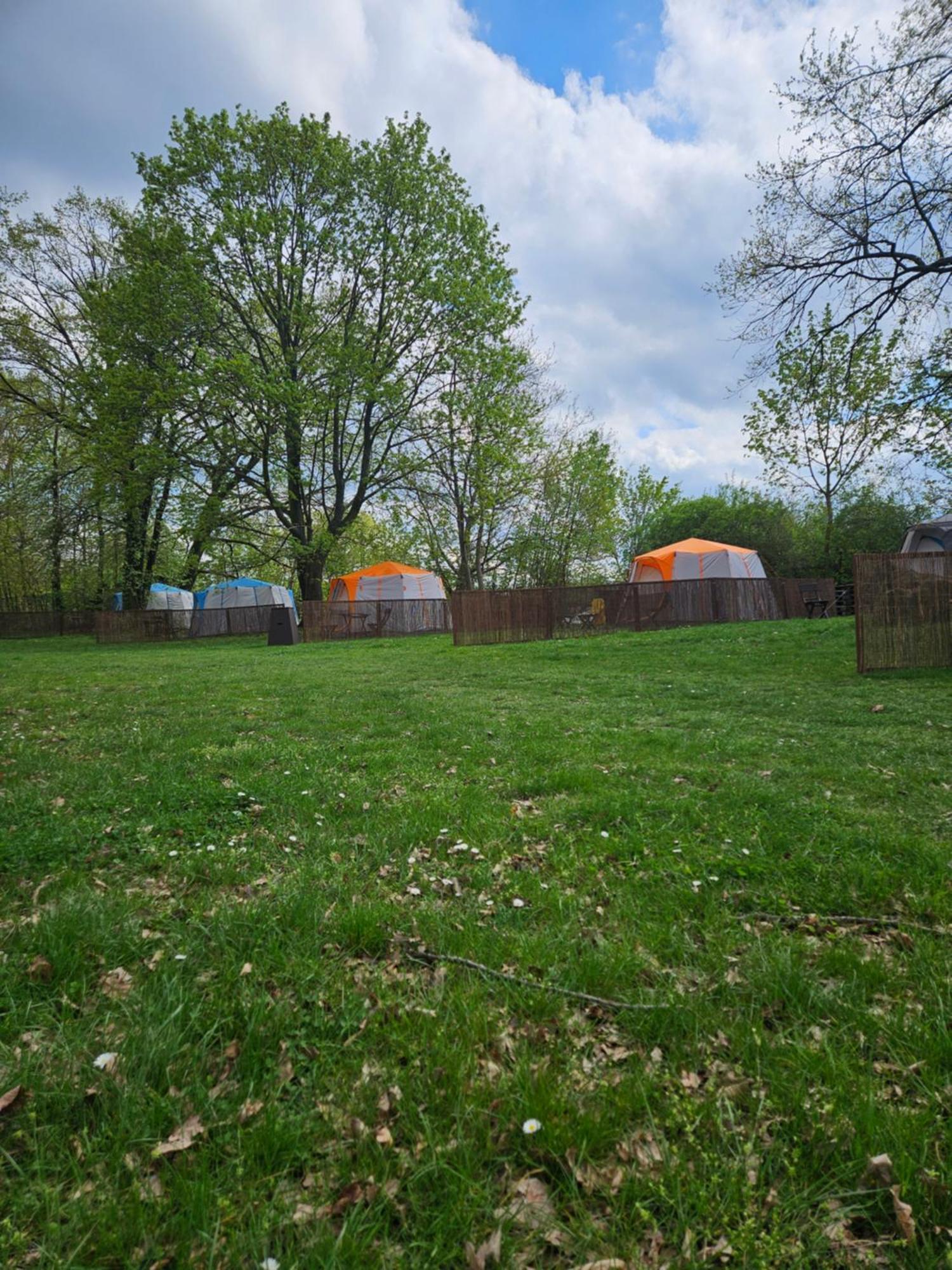 Glamping šeberák - V Chatičkách A V Luxusních Stanech *
