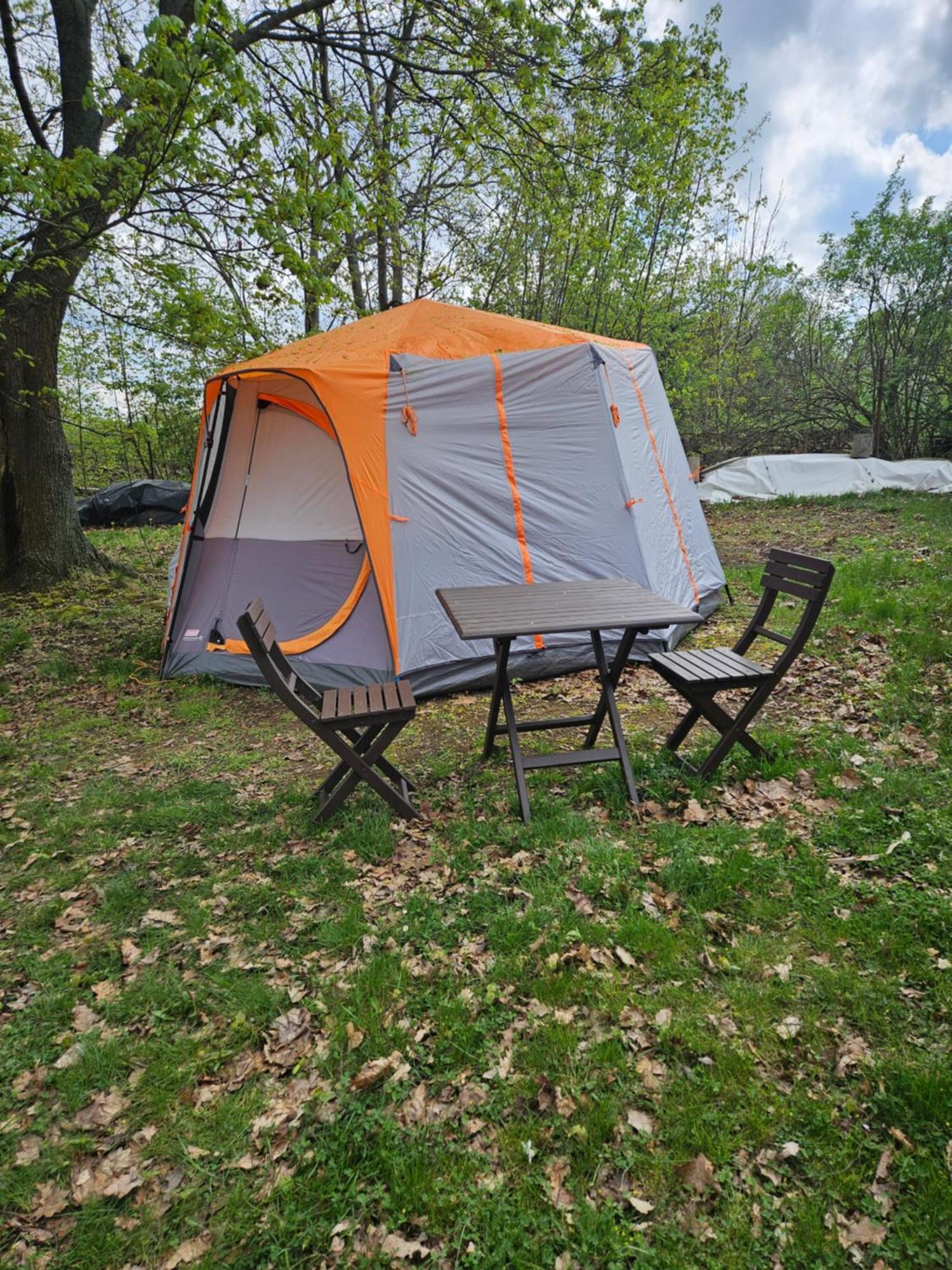 šeberák - V Chatičkách A V Luxusních Stanech Glamping Praga